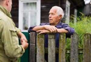 Виц: Комшу, къде е жена ти?