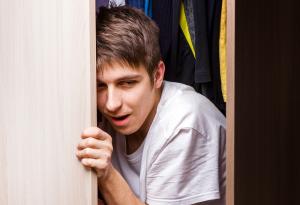 Виц: Новият семеен гардероб