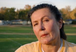 Виц: Какво отличава акумулатора от тъщата?