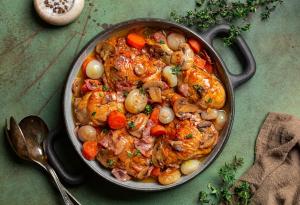 Coq au Vin (Петел във вино): Френската класика, която стопля душата