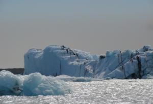 Топлата вода топи слабите места на арктическия "ледник на Страшния съд"