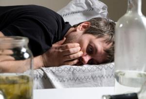 Виц: Какво е тежък махмурлук?