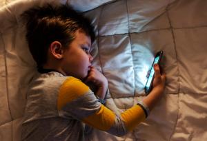Екранното време се отразява трайно върху детския мозък 