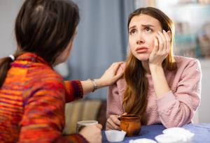 Когато се оплакваме пред приятели, ставаме по-щастливи