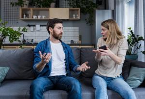 Кои навици най-силно дразнят партньорите в двойката