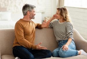 Виц: Скъпа, на какво мирише така хубаво?