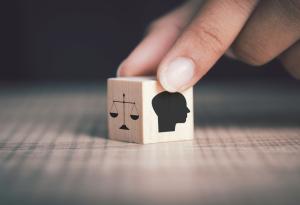 Повечето хора предпочитат чисти и елегантни дрехи вместо чиста съвест