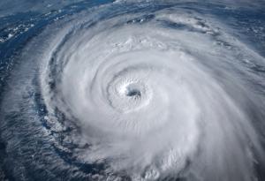 "Космически урагани" се вихрят около двата магнитни полюса на Земята 