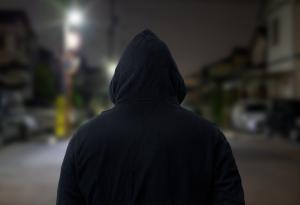 Виц: Бандит напада политик