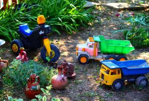 Старите играчки са опасни за здравето на децата, тъй като съдържат токсични вещества