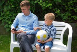 Таткото не играе с детето: какво да правите 