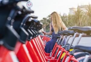 Умният транспорт помага на градовете да използват ресурсите си по-ефикасно и отговорно, като щадят природата и климата