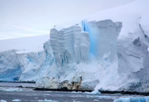 Учени предупреждават за „Гренландификацията“ на Антарктика
