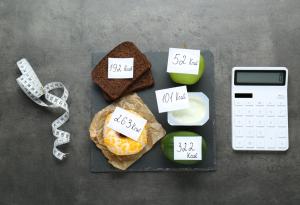 Обозначаването на калориите върху етикети на храните води до леко намаляване на консумацията