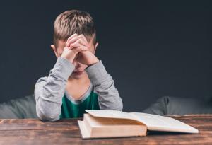 Виц: Ученик се моли на Бог