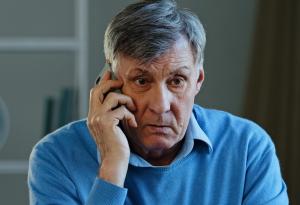 Виц: Панелка. Съседа звъни на вратата