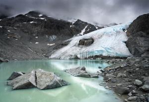 Наводнения от ледникови езера застрашават 15 милиона души по света