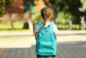 Виц: Малката Марийка се прибира от училище