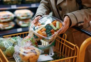 Австралийски учени създадоха биоразградимо фолио от хранителни отпадъци