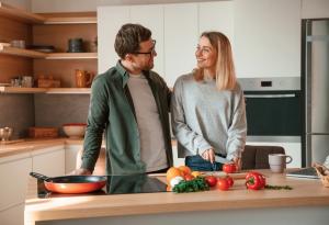 Виц: Скъпи, какво искаш за вечеря?