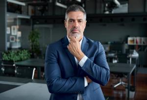 Вечерен виц: Каква е разликата между мъжа и директора?