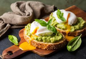 Ако хапвате по две яйца на ден, „лошият“ ви холестерол няма да се повиши