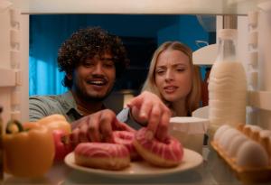 Виц: Жена, на диета съм!