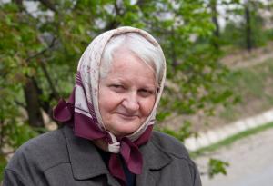 Виц: Бабо, вярваш ли в любовта от пръв поглед?