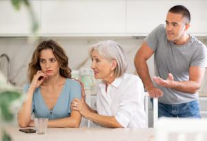 Виц: Разликата между майката и съпругата