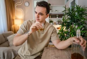 Виц: Алкохолът - най-големият враг на мъжа