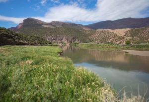 Как тази река тече „нагоре“? Геолози имат потенциално обяснение