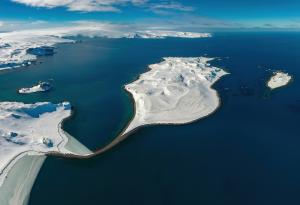 Учени установиха защо въздухът над Южния океан е най-чистият на Земята 