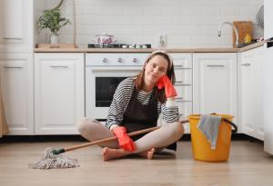 Виц: Като Пепеляшка съм - чистя, готвя, пера