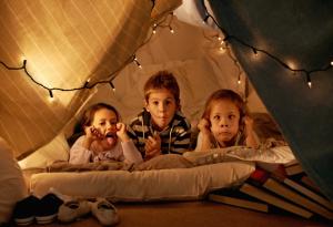 Иска ли детето ви постоянно да спи у приятелче – ето как да се справите