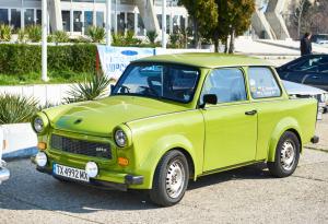 Виц: Трабантче блъска Мерцедес