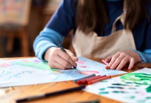 Виц: Вчера с детето рисувахме котенце