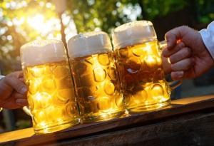 Виц: Обичаш ли ме? Много ли?