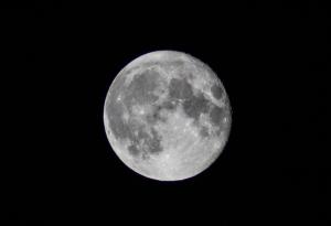 Обогатен с водни молекули минерал е открит в лунна проба, взета от сондата "Чанъе-5" 