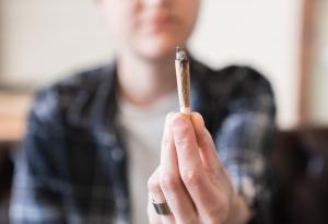 Проучване разкрива два гена, които може да влияят на интереса към употребата на канабис