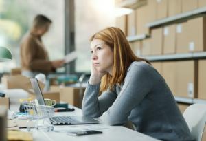 Хората, чиято работа е свързана с продължително седене, са по-склонни към проблеми със съня