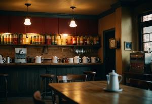 Всяка сутрин ставам в 5:00 и към 6:30 си взимам кафе от малката закусвалня до вкъщи