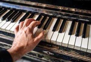 Виц: Блондинка се явява на изпит в Музикалната академия