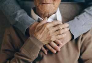 Виц: Защо толкова рядко говориш, дядо?