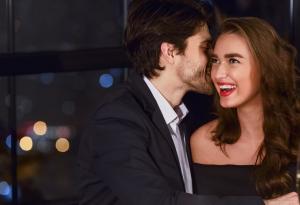 Виц: Кажи ми на ушенце, че не съм дебела