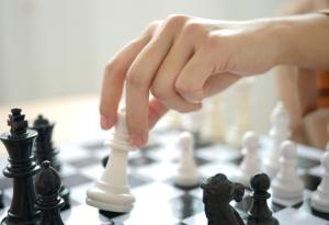 Виц: Жените са като шахматистите