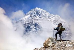 Виц: Българска пенсионерка изкачи Еверест