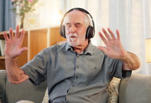 Музиката намалява риска от деменция при възрастните хора