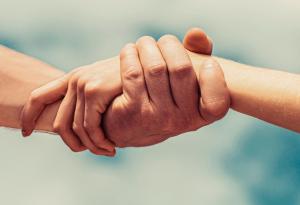 Виц: Помогни на някого в беда