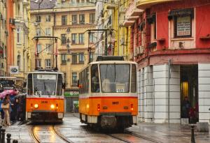 Виц: Народ, който си мие трамваите с ракия...