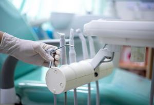 Виц: Зъболекар към пациент - "Отворете!"